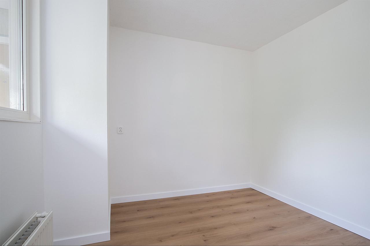 2-bedroom apartment with garden - Image 8
