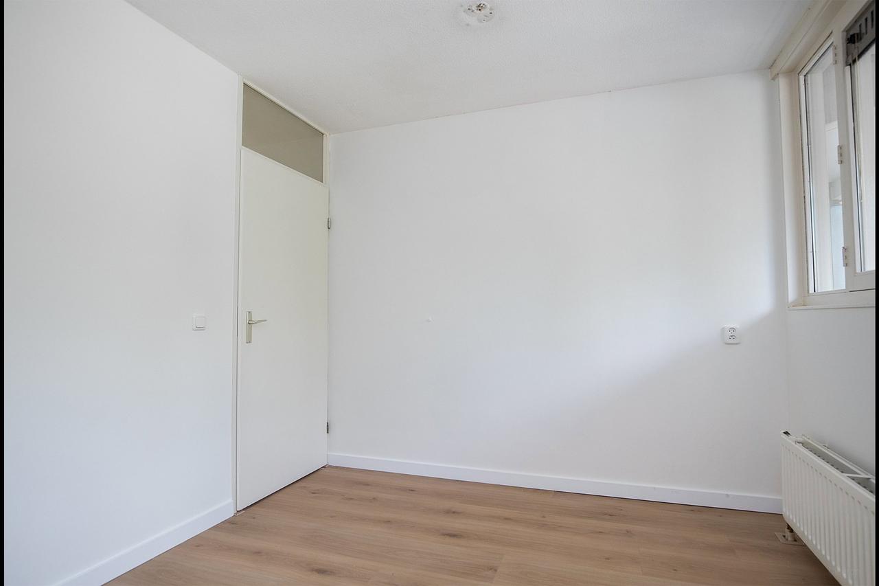 2-bedroom apartment with garden - Image 7