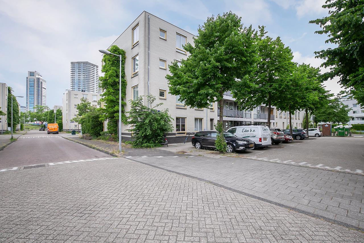 2-bedroom apartment with garden - Image 13