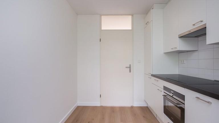 2-bedroom apartment with garden - Image 4
