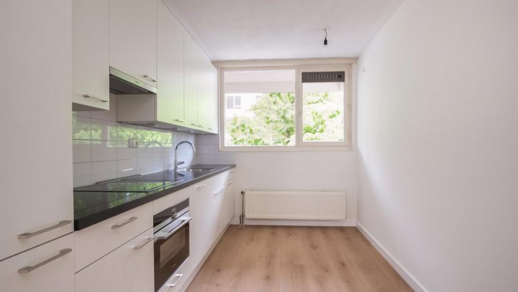 2-bedroom apartment with garden - Image 3