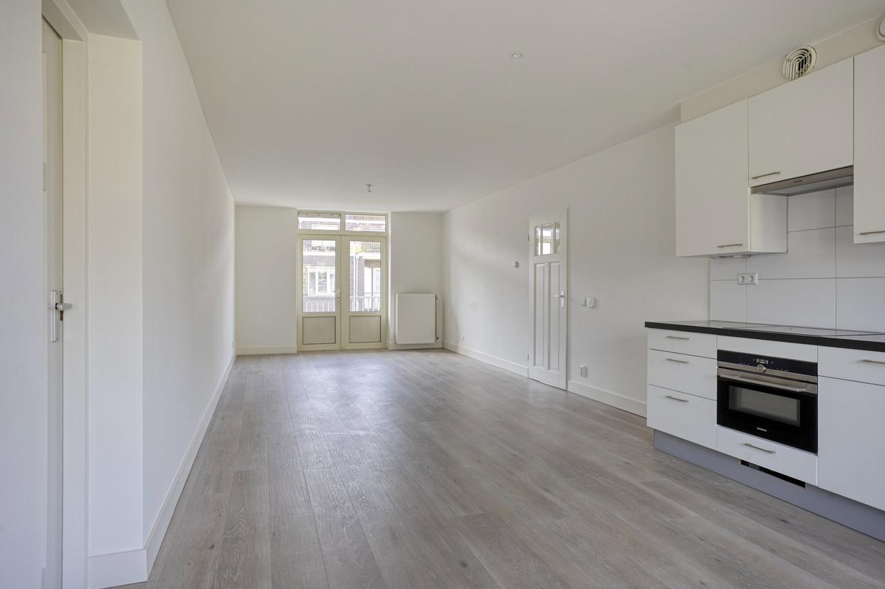 Bright 75 m² apartment with balcony in Rivierenbuurt - Image 12
