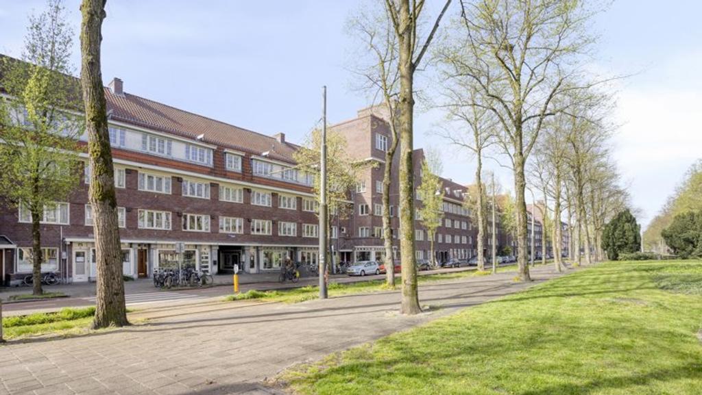 Bright 75 m² apartment with balcony in Rivierenbuurt - Image 2