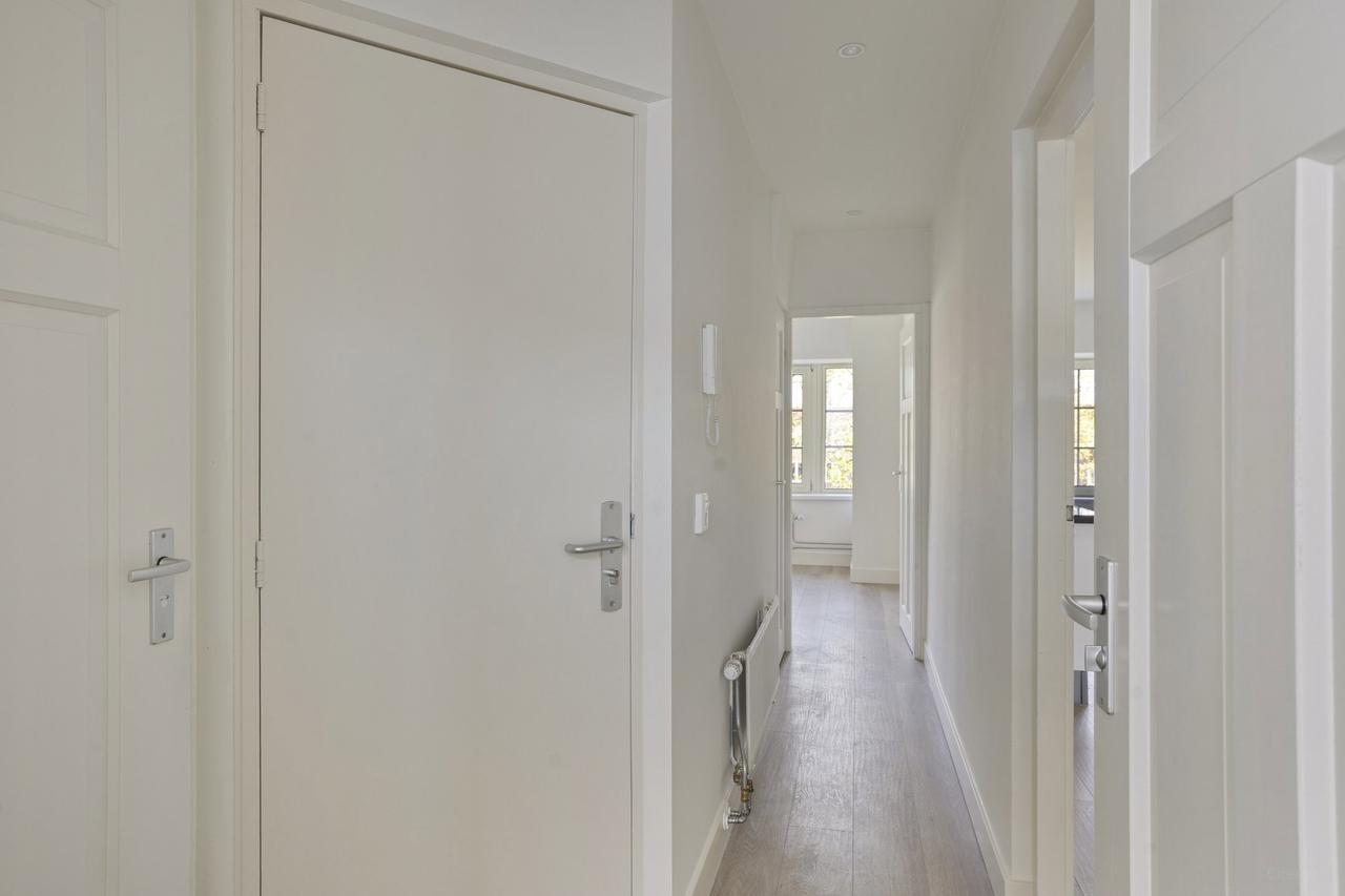 Bright 75 m² apartment with balcony in Rivierenbuurt - Image 9