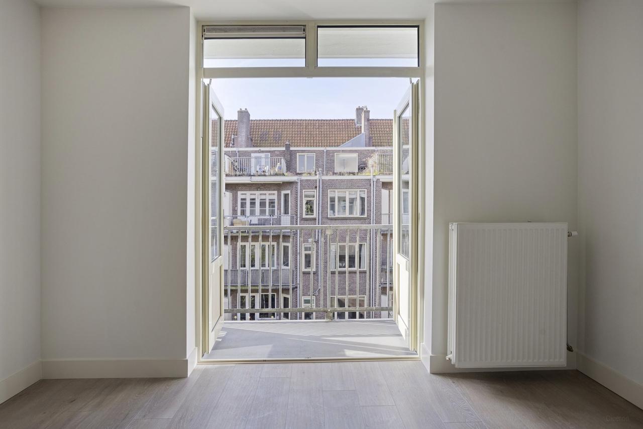 Bright 75 m² apartment with balcony in Rivierenbuurt - Image 13