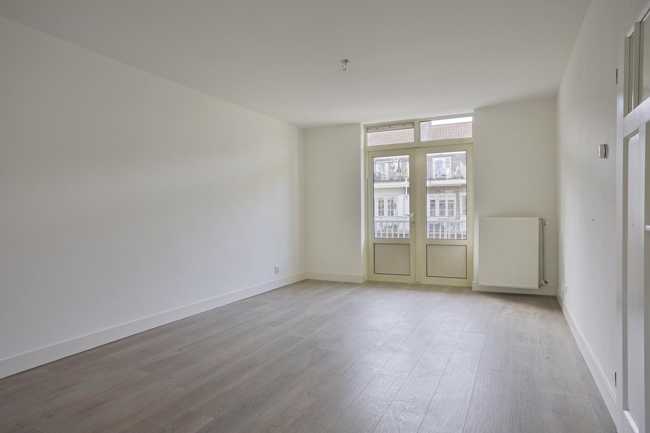 Bright 75 m² apartment with balcony in Rivierenbuurt - Image 17