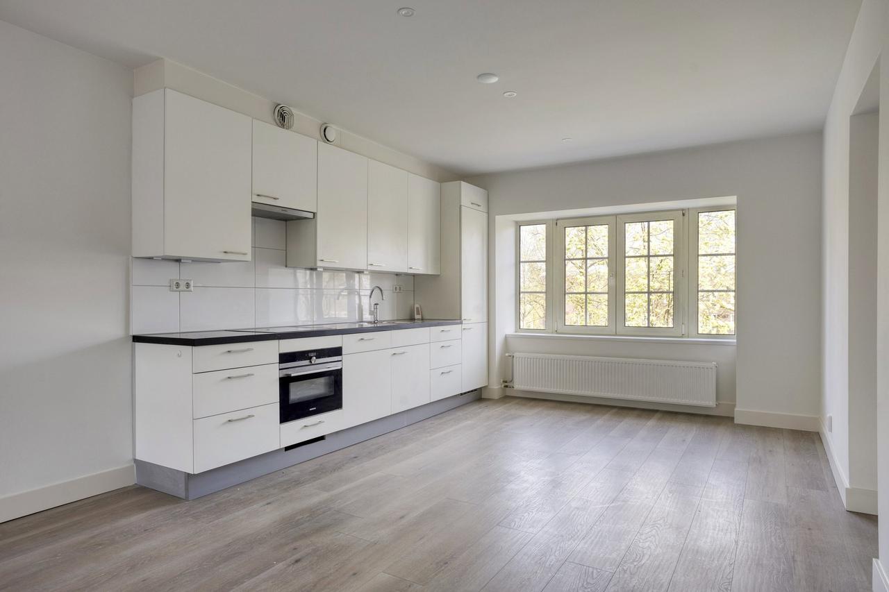 Bright 75 m² apartment with balcony in Rivierenbuurt - Image 11