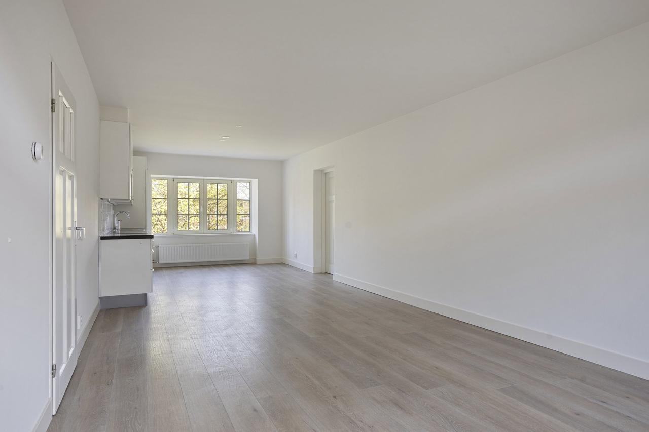 Bright 75 m² apartment with balcony in Rivierenbuurt - Image 18