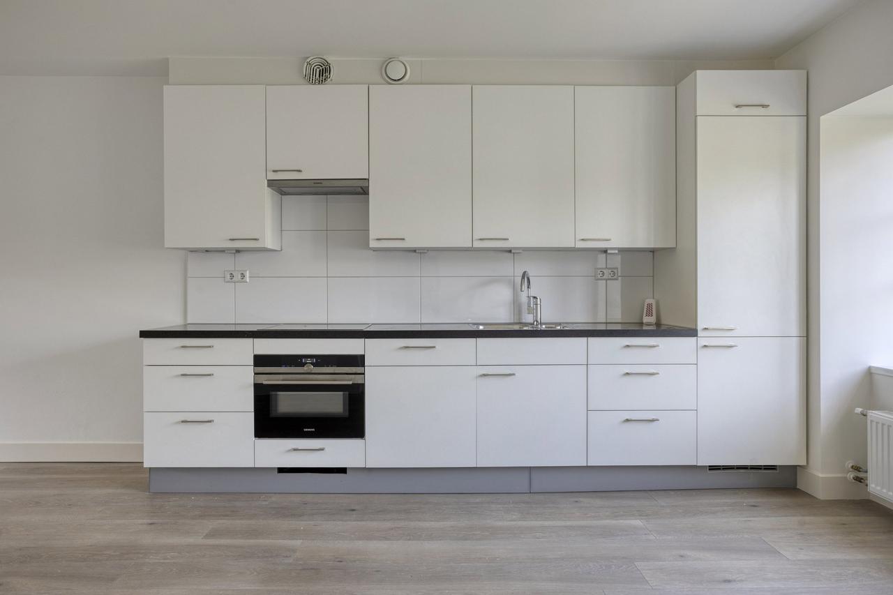 Bright 75 m² apartment with balcony in Rivierenbuurt - Image 10