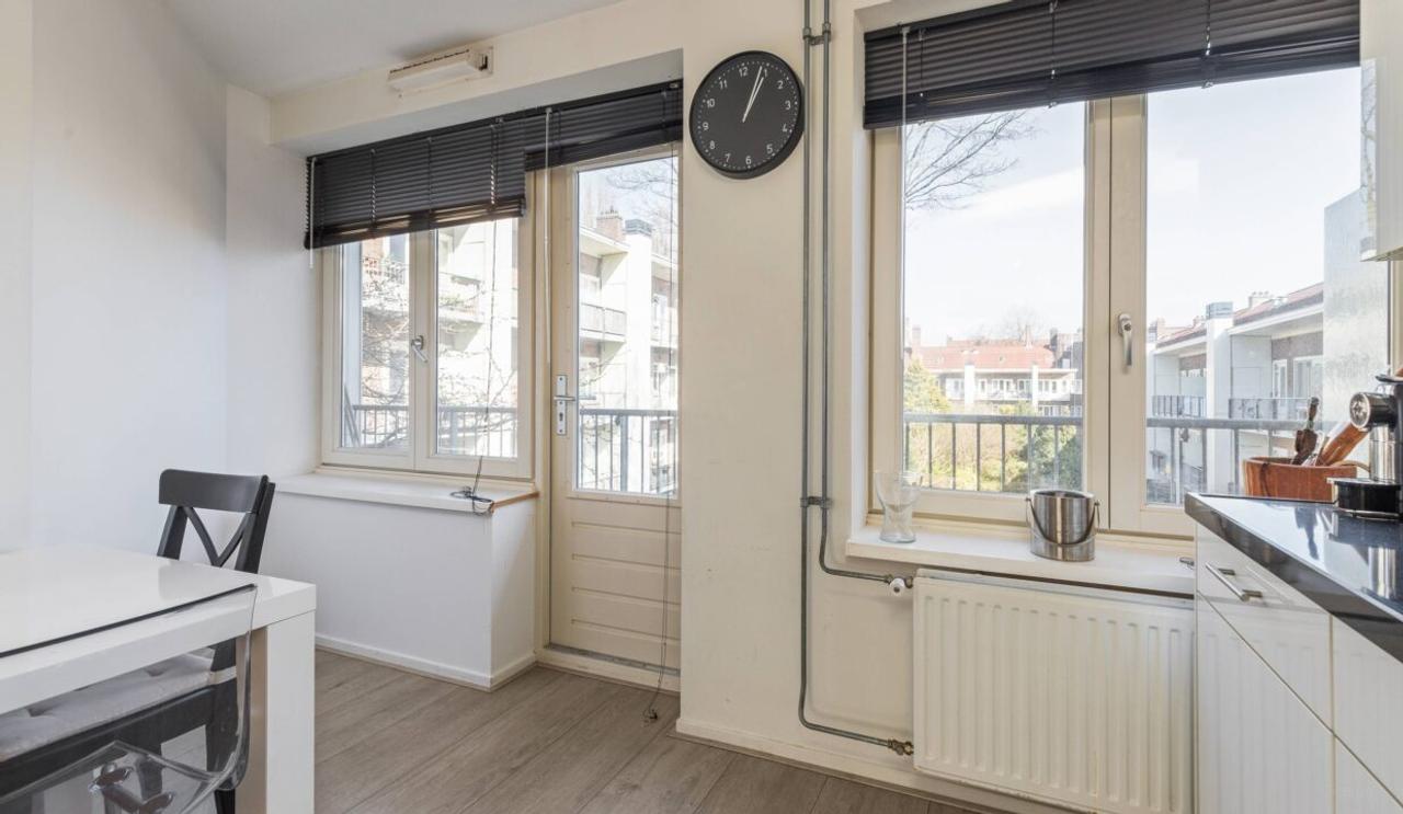 Bright 1-bedroom apartment with balcony - Image 11