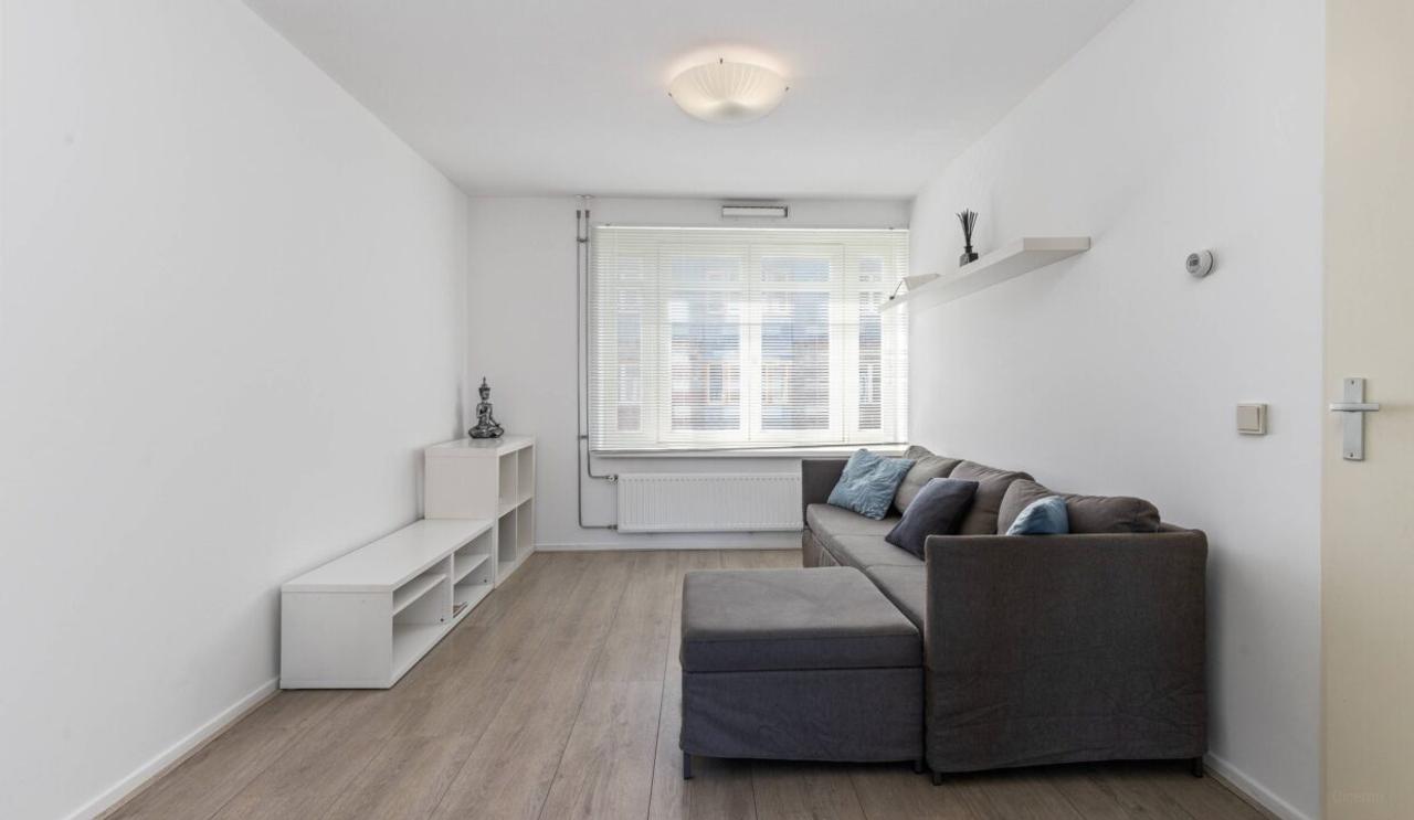 Bright 1-bedroom apartment with balcony - Image 5
