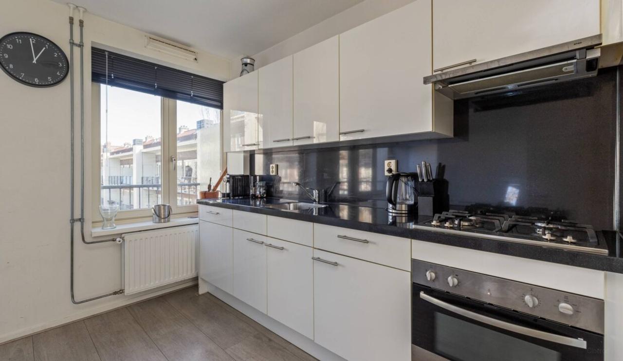 Bright 1-bedroom apartment with balcony - Image 10
