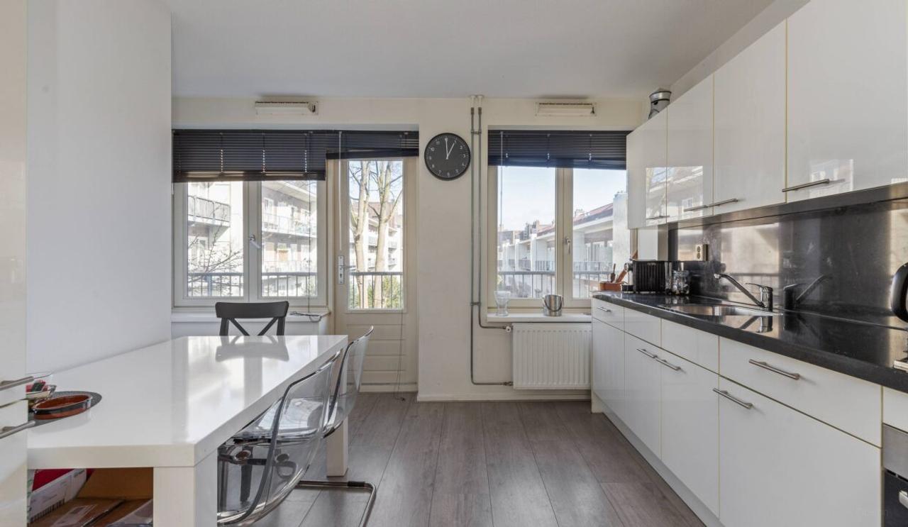 Bright 1-bedroom apartment with balcony - Image 9