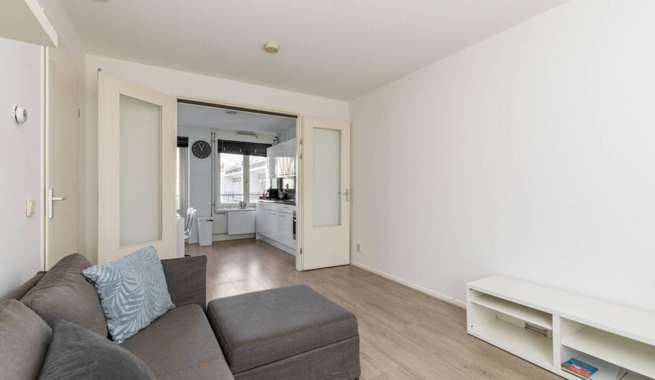 Bright 1-bedroom apartment with balcony - Image 7