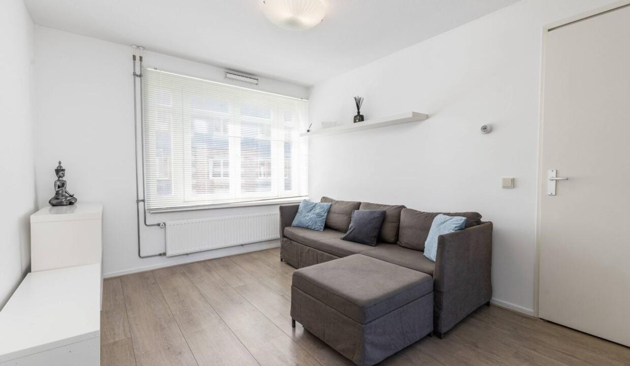 Bright 1-bedroom apartment with balcony - Image 8
