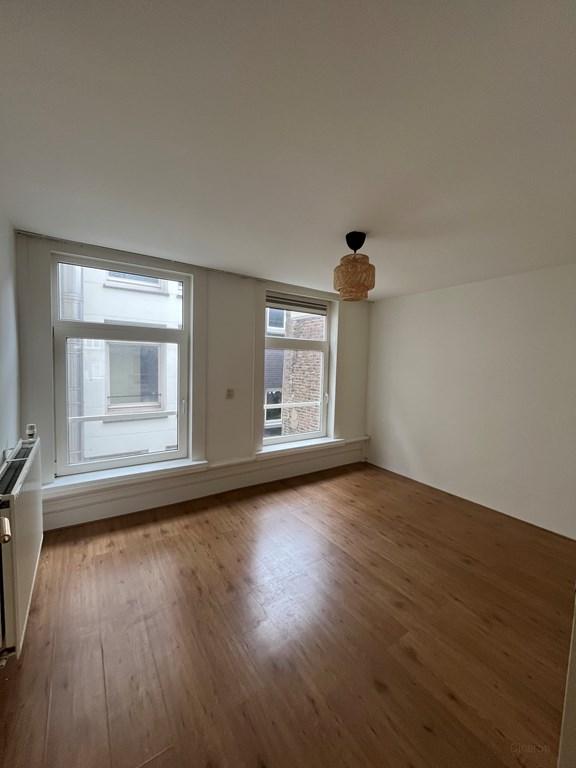 Bright 2-bedroom apartment in the Jordaan - Image 5