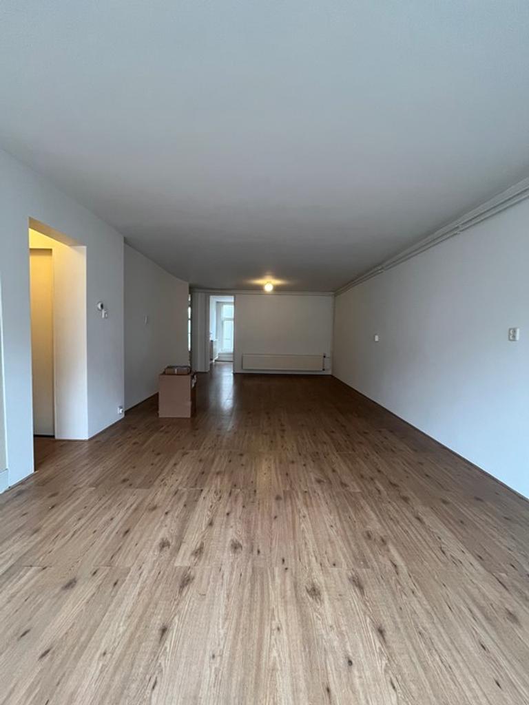Bright 2-bedroom apartment in the Jordaan - Image 2