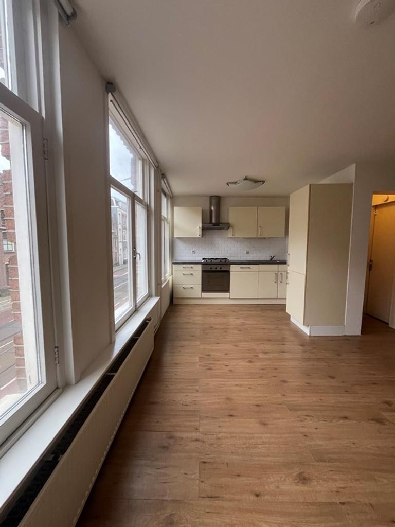 Bright 2-bedroom apartment in the Jordaan - Image 3