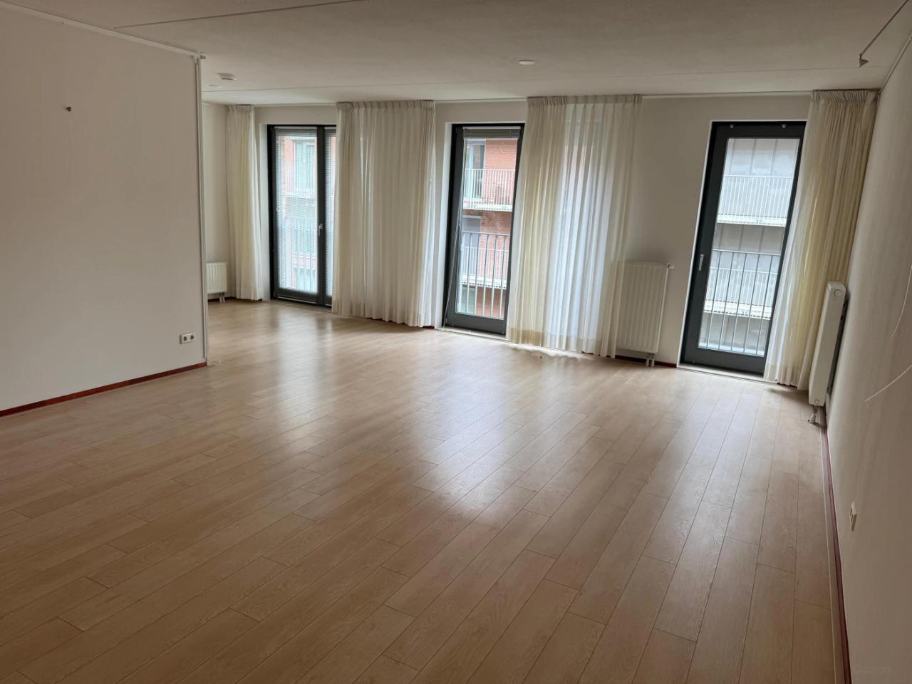 Bright 3-room apartment in Céramique with garage - Image 3