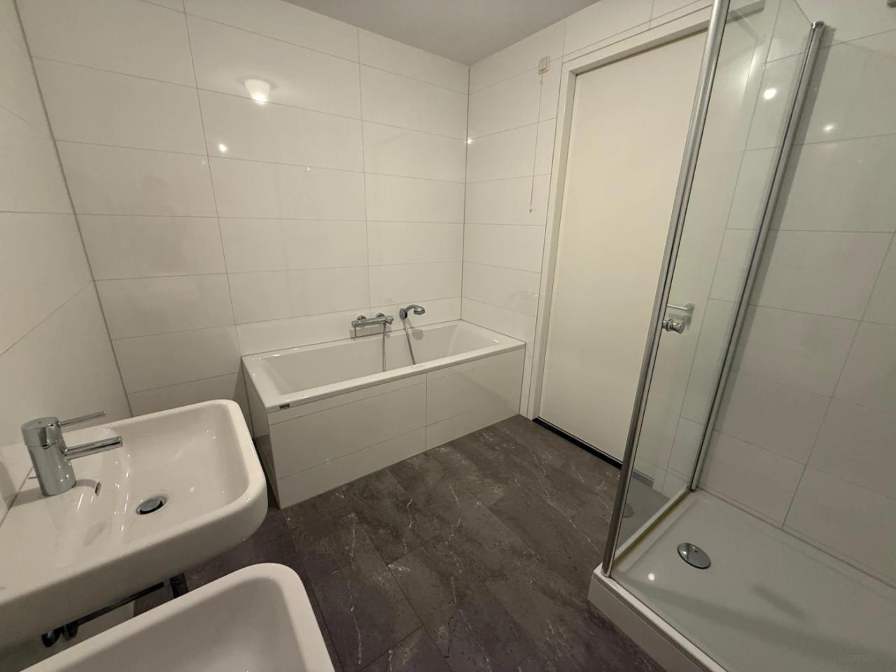 Bright 3-room apartment in Céramique with garage - Image 13