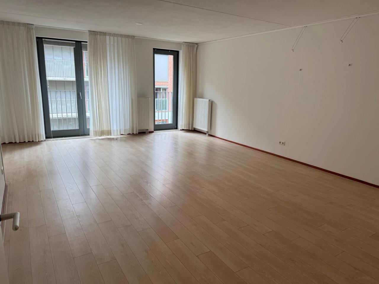 Bright 3-room apartment in Céramique with garage - Image 2