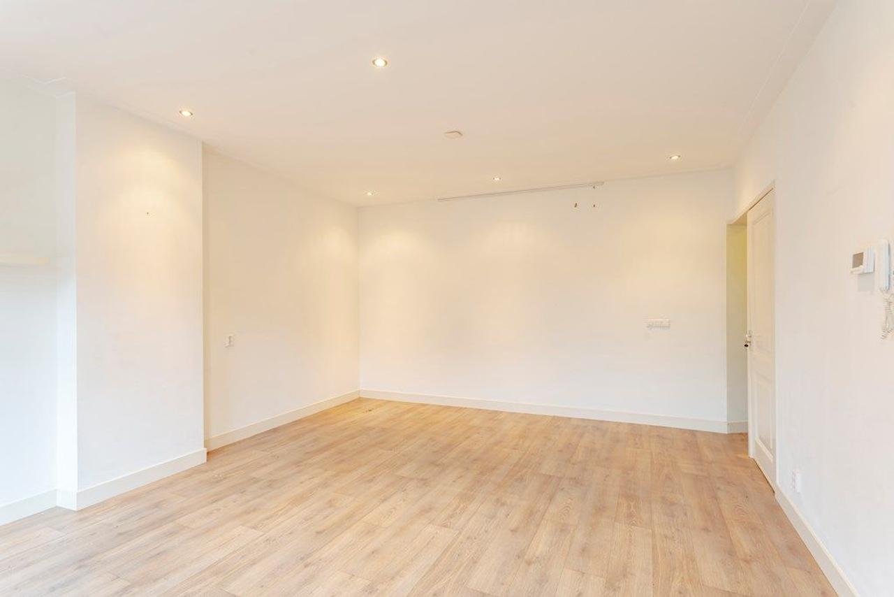 Bright Apartment in the Heart of Haarlem - Image 2