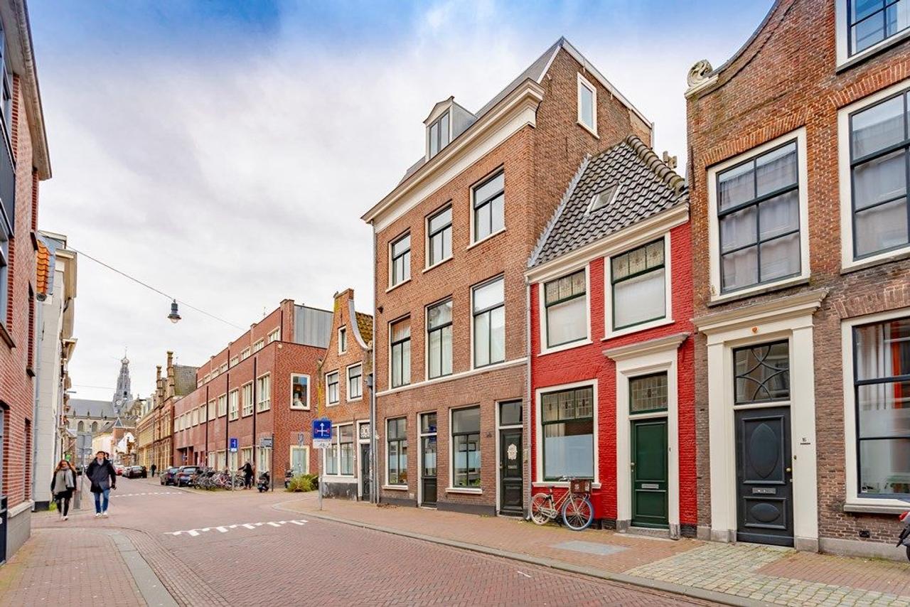 Bright Apartment in the Heart of Haarlem - Image 1