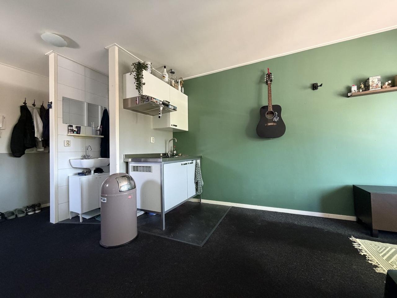 Room of 22 m² with private kitchen - Image 5