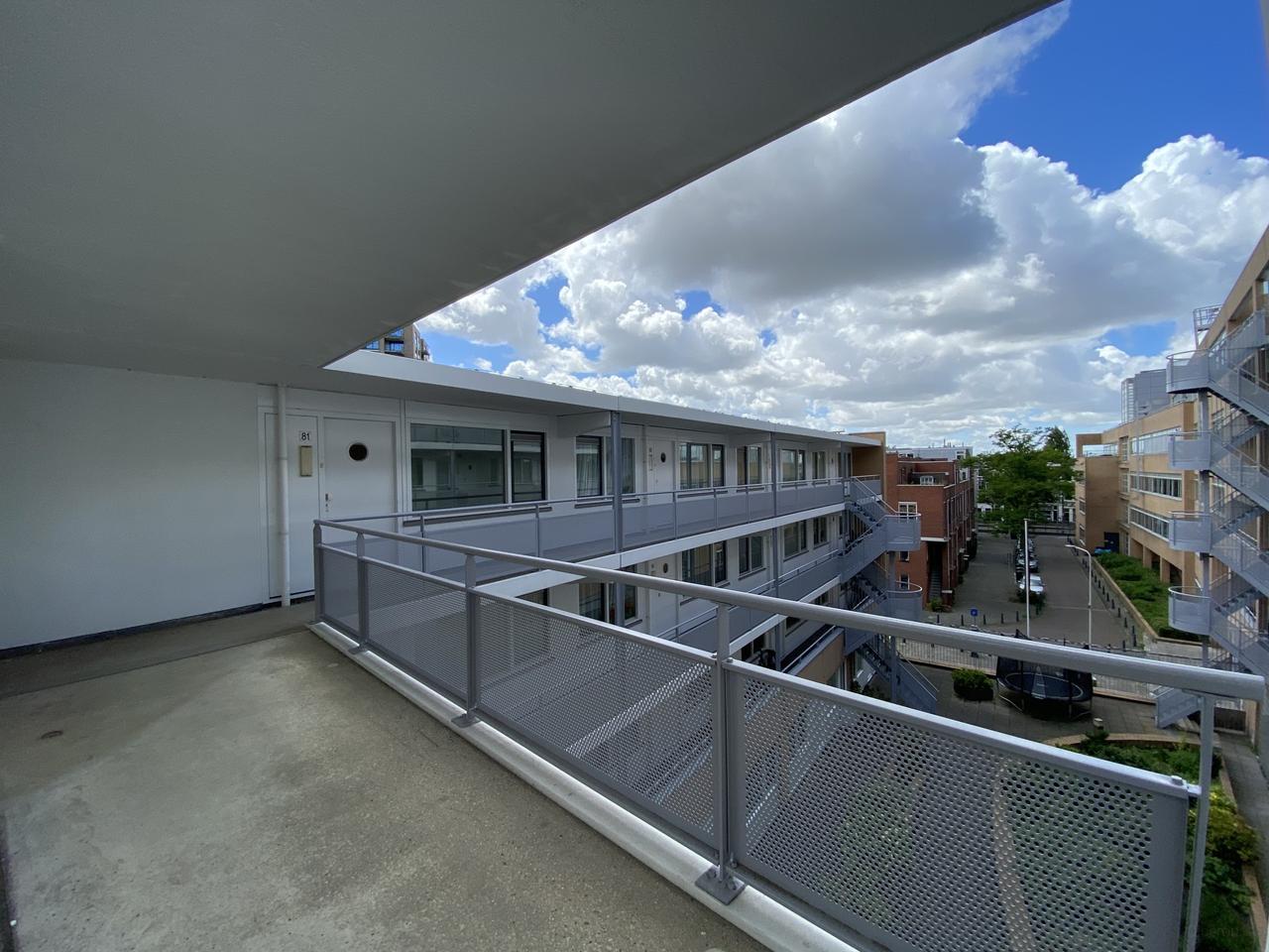 90 m² appartement met 2 balkons in centrum - Afbeelding 1