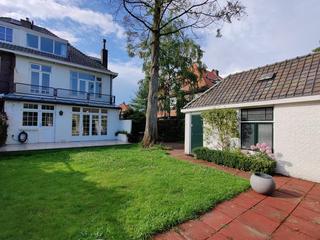 Semi-detached house with garden and garage - Image 17