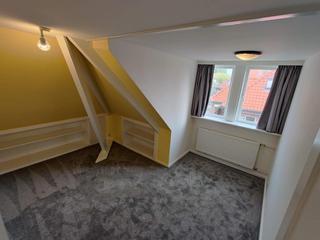 Semi-detached house with garden and garage - Image 14