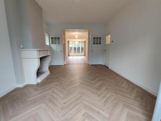Semi-detached house with garden and garage - Image 3