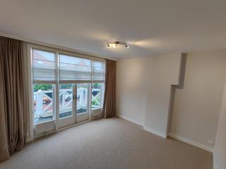 Semi-detached house with garden and garage - Image 12