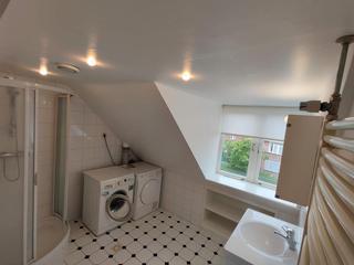Semi-detached house with garden and garage - Image 13