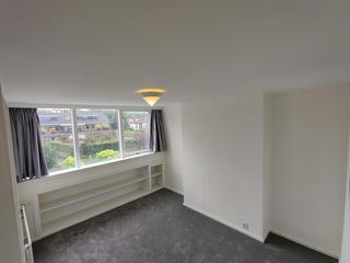 Semi-detached house with garden and garage - Image 16