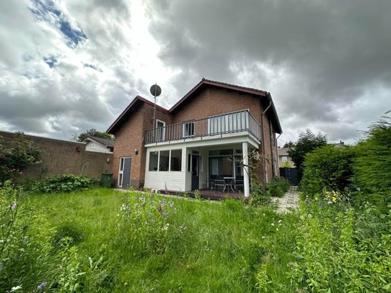 Vrijstaand wonen met 4 slaapkamers en garage - Afbeelding 2