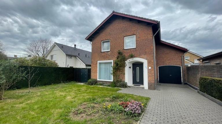 Vrijstaand wonen met 4 slaapkamers en garage - Afbeelding 1