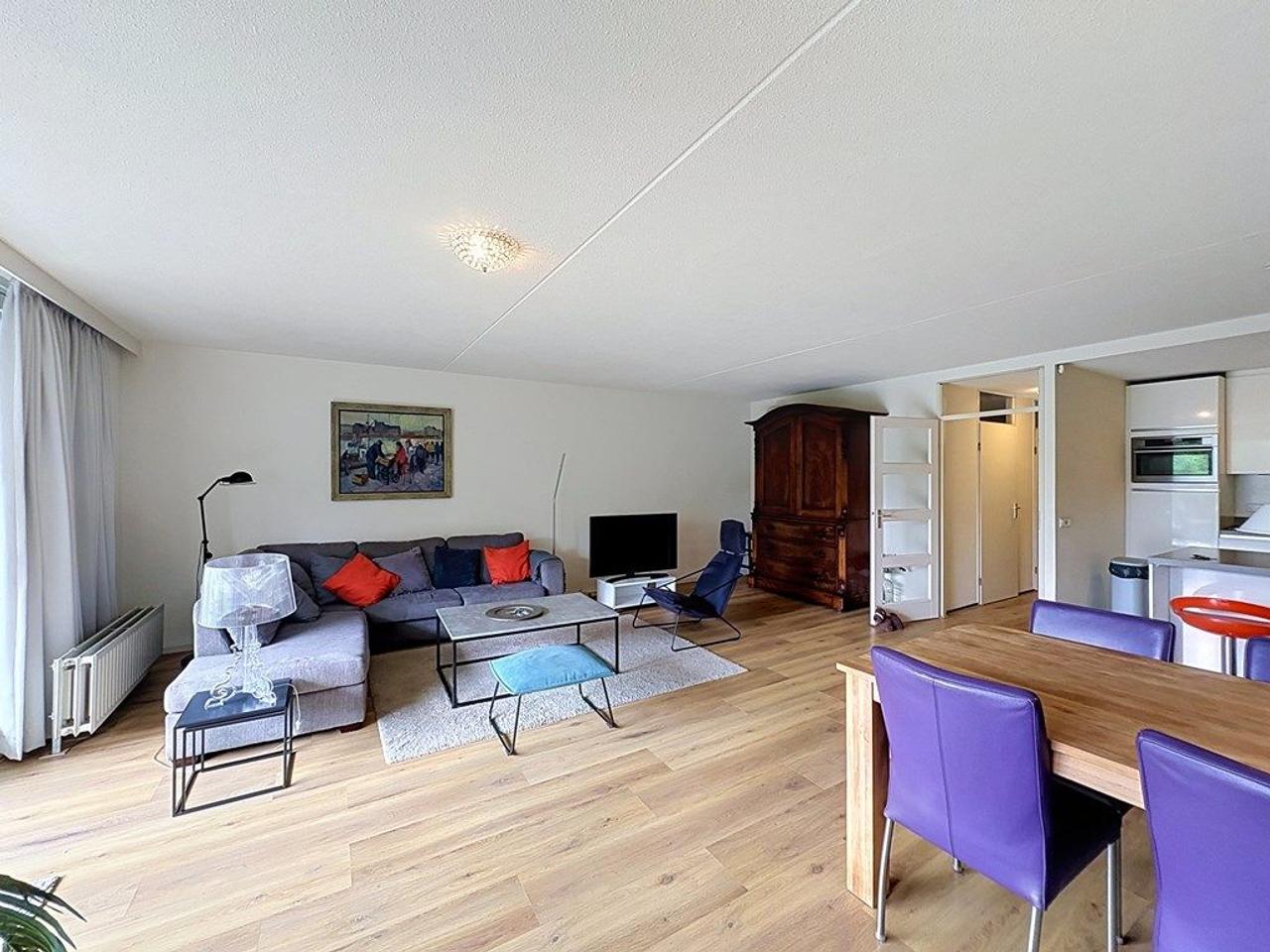 Gemeubileerd 3-kamerappartement met balkon - Afbeelding 2
