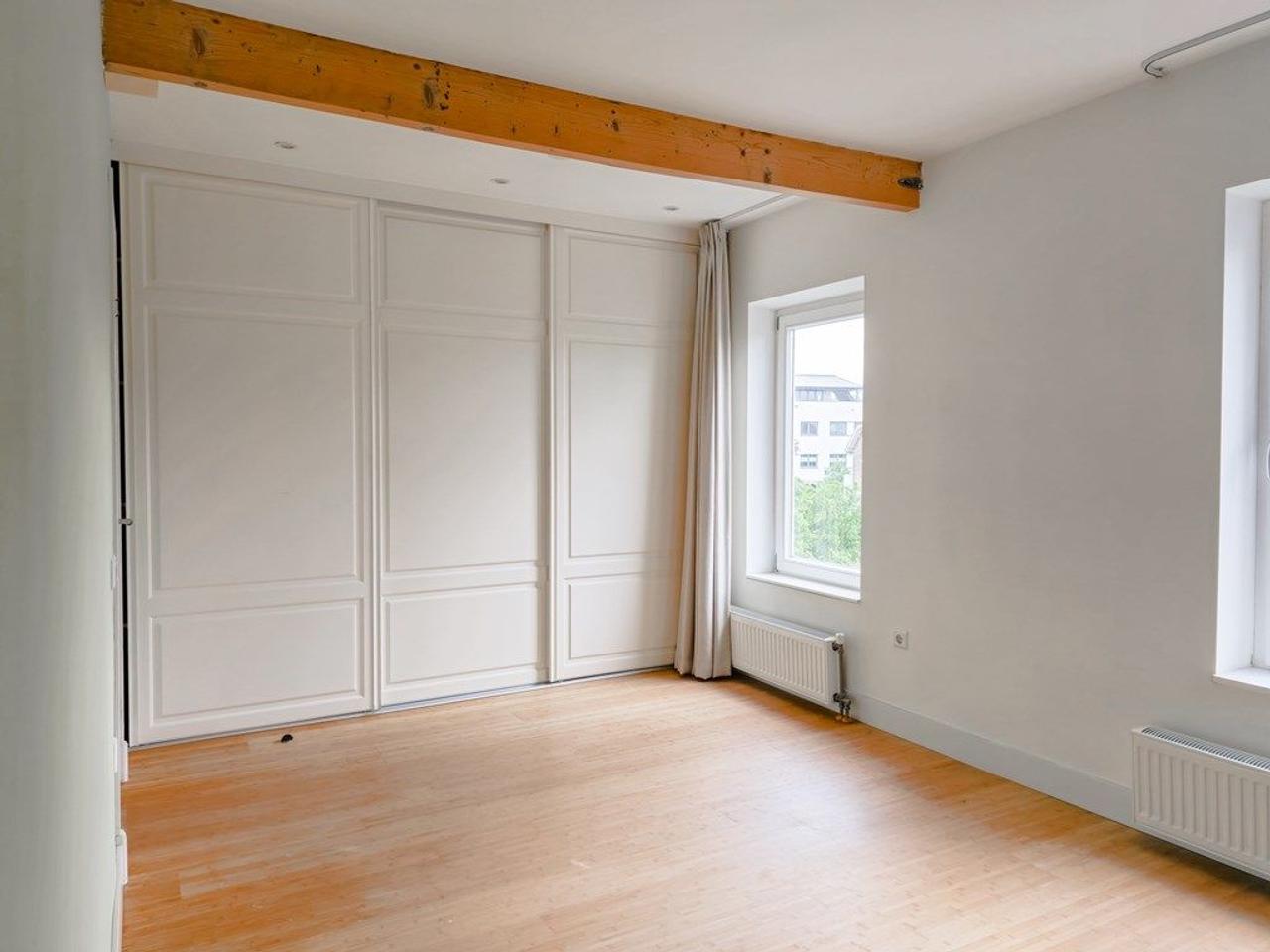 110m² upper-floor apartment with roof terrace - Image 12