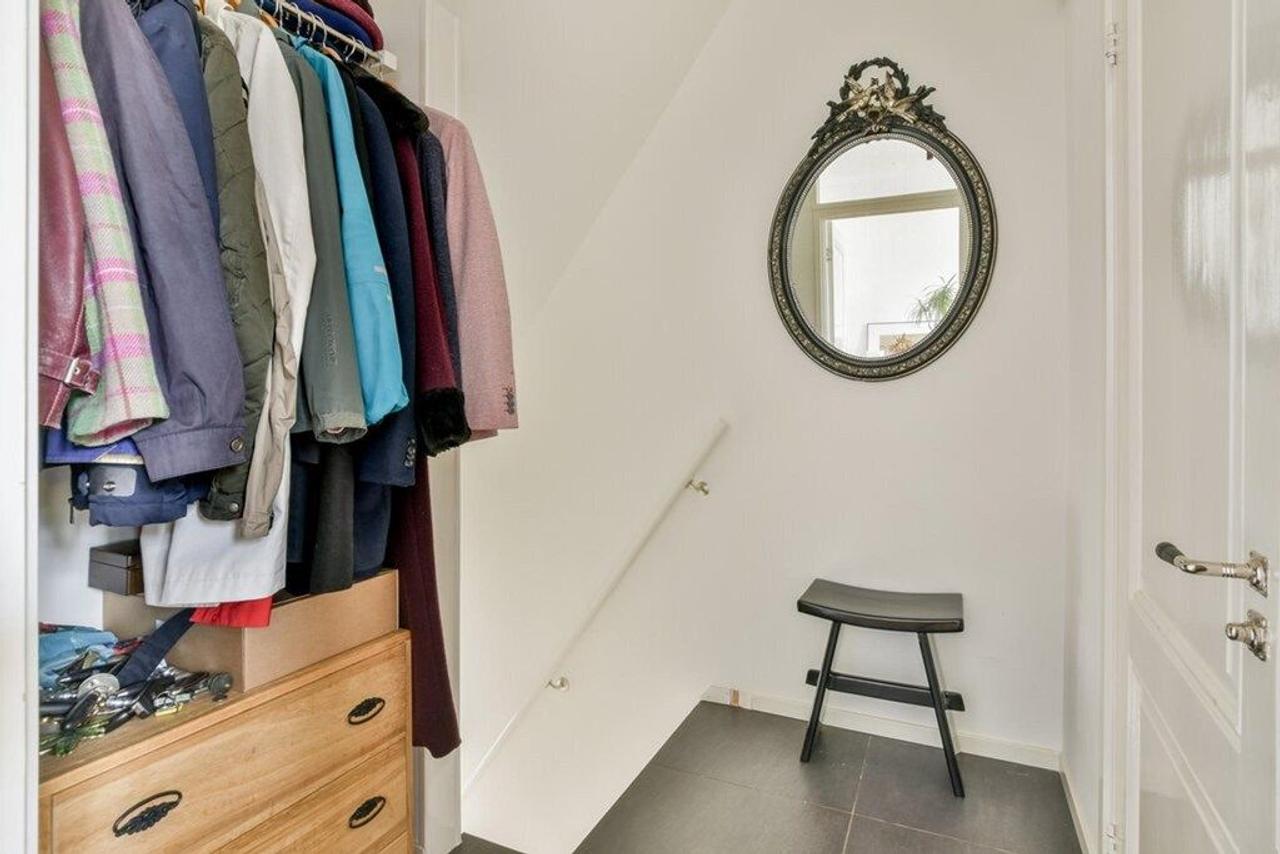 110m² upper-floor apartment with roof terrace - Image 9
