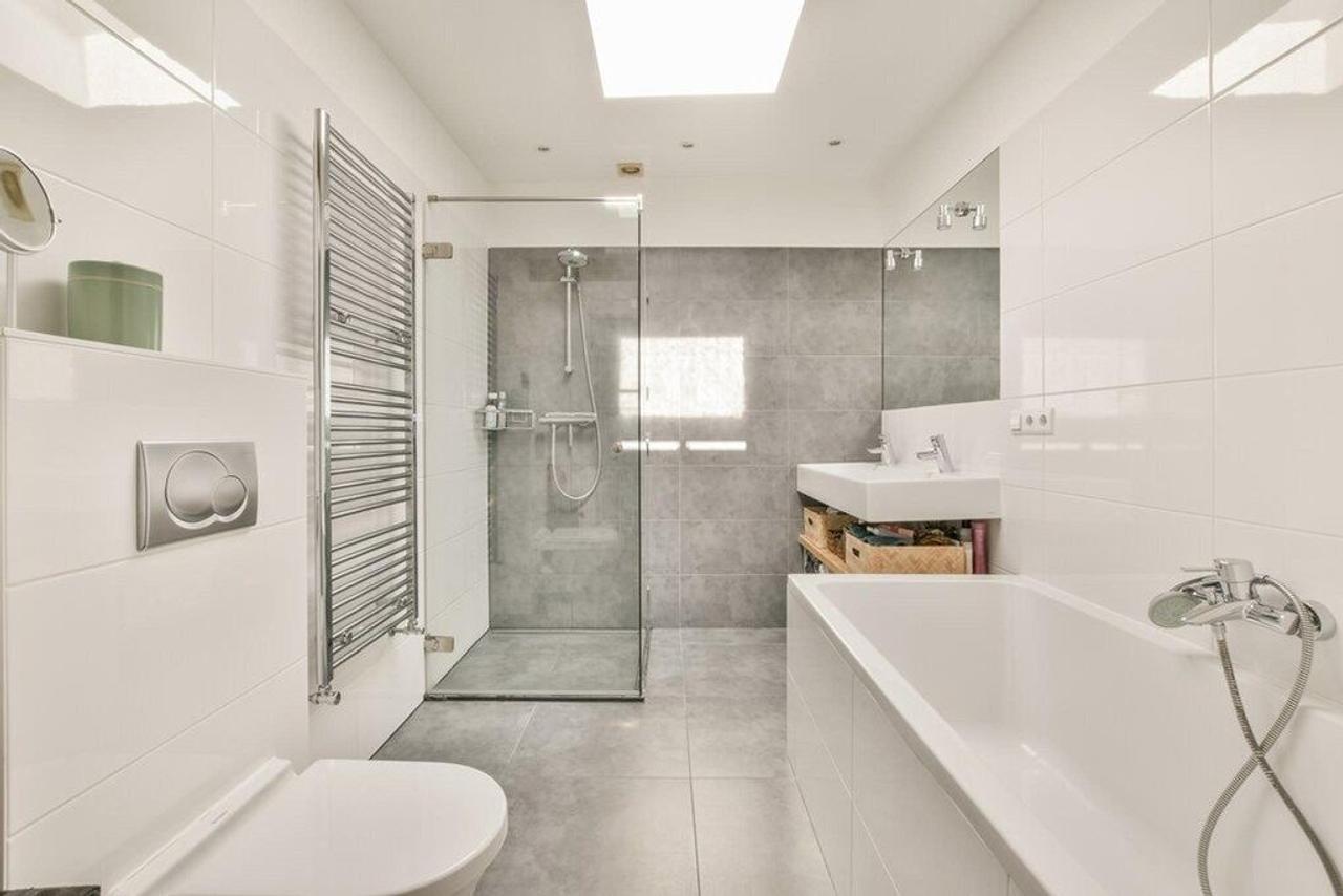 110m² upper-floor apartment with roof terrace - Image 17