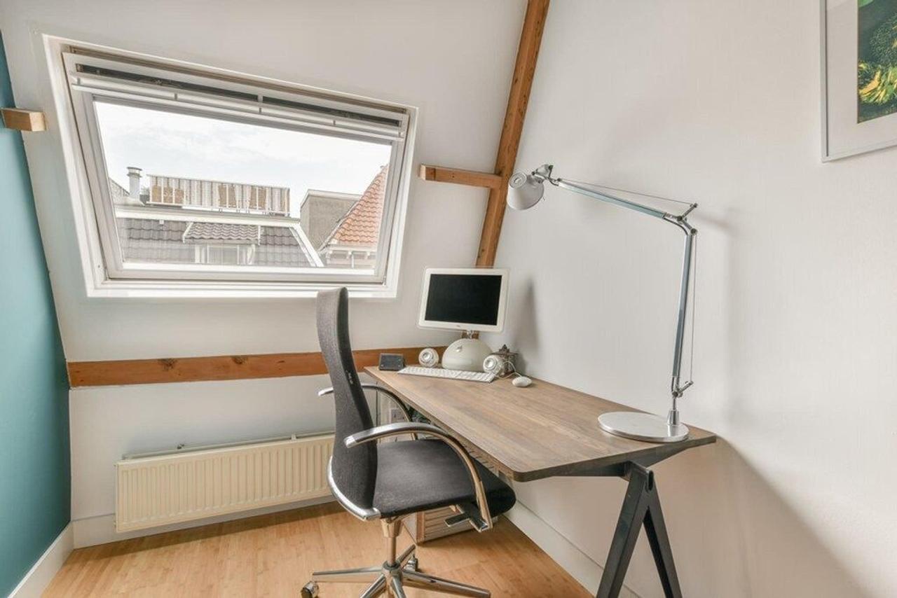 110m² upper-floor apartment with roof terrace - Image 23