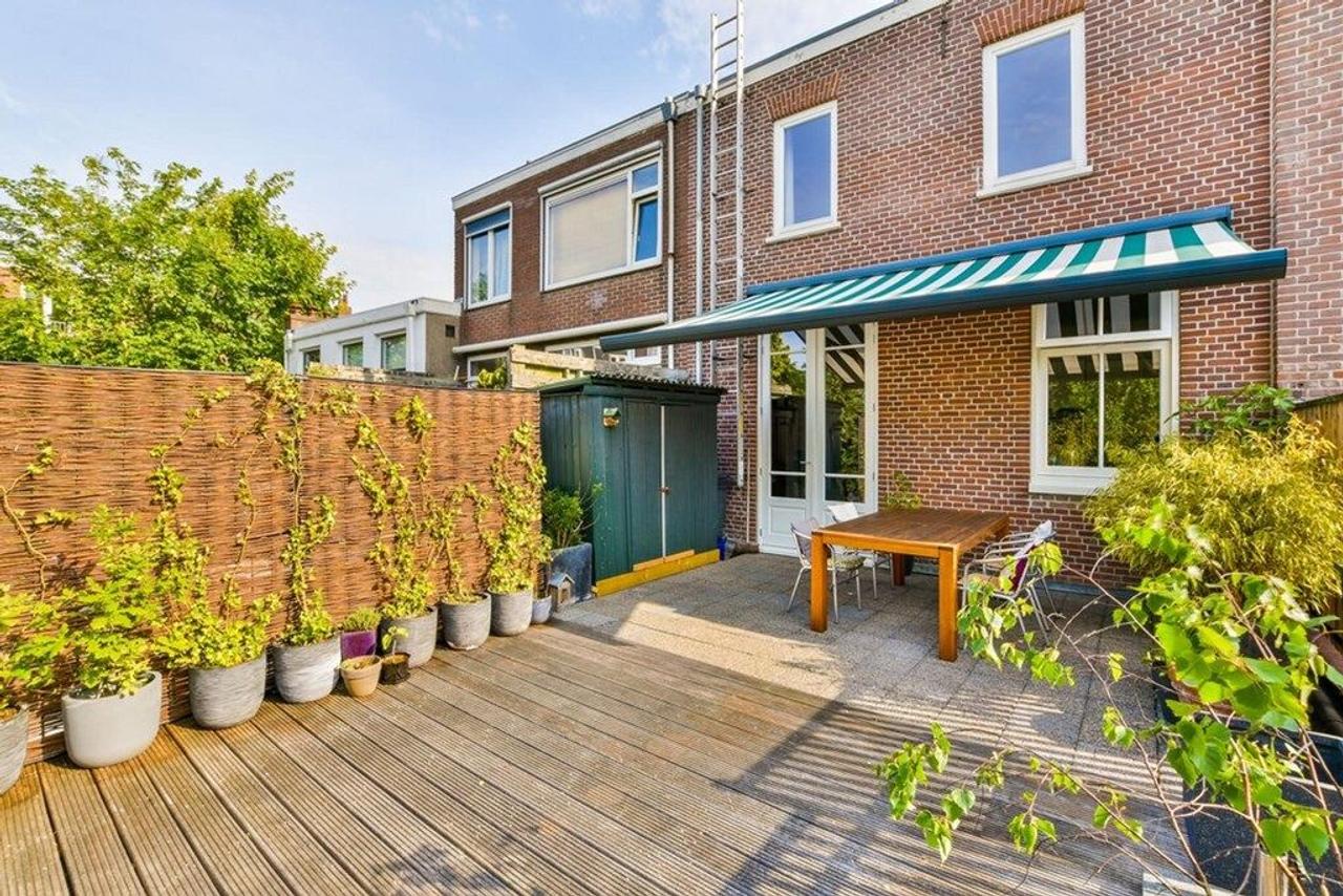 110m² upper-floor apartment with roof terrace - Image 8