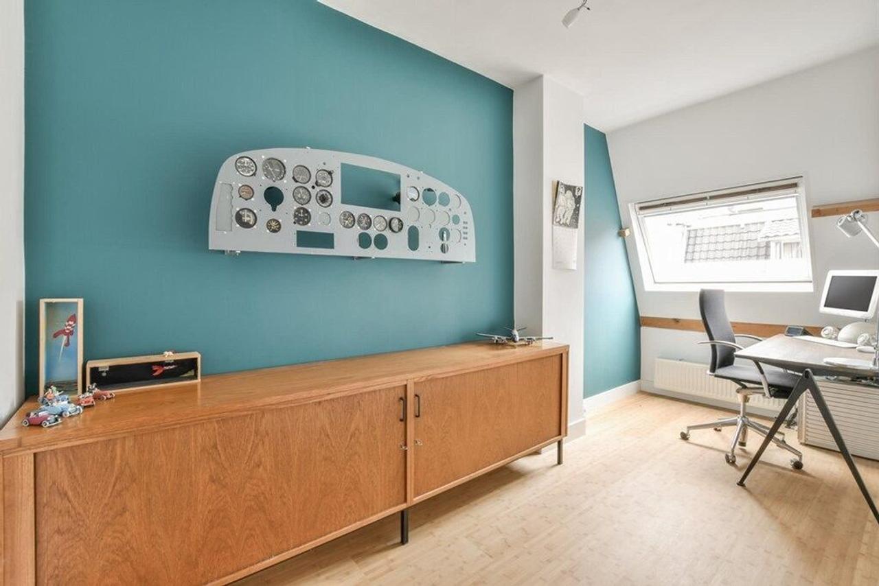 110m² upper-floor apartment with roof terrace - Image 22