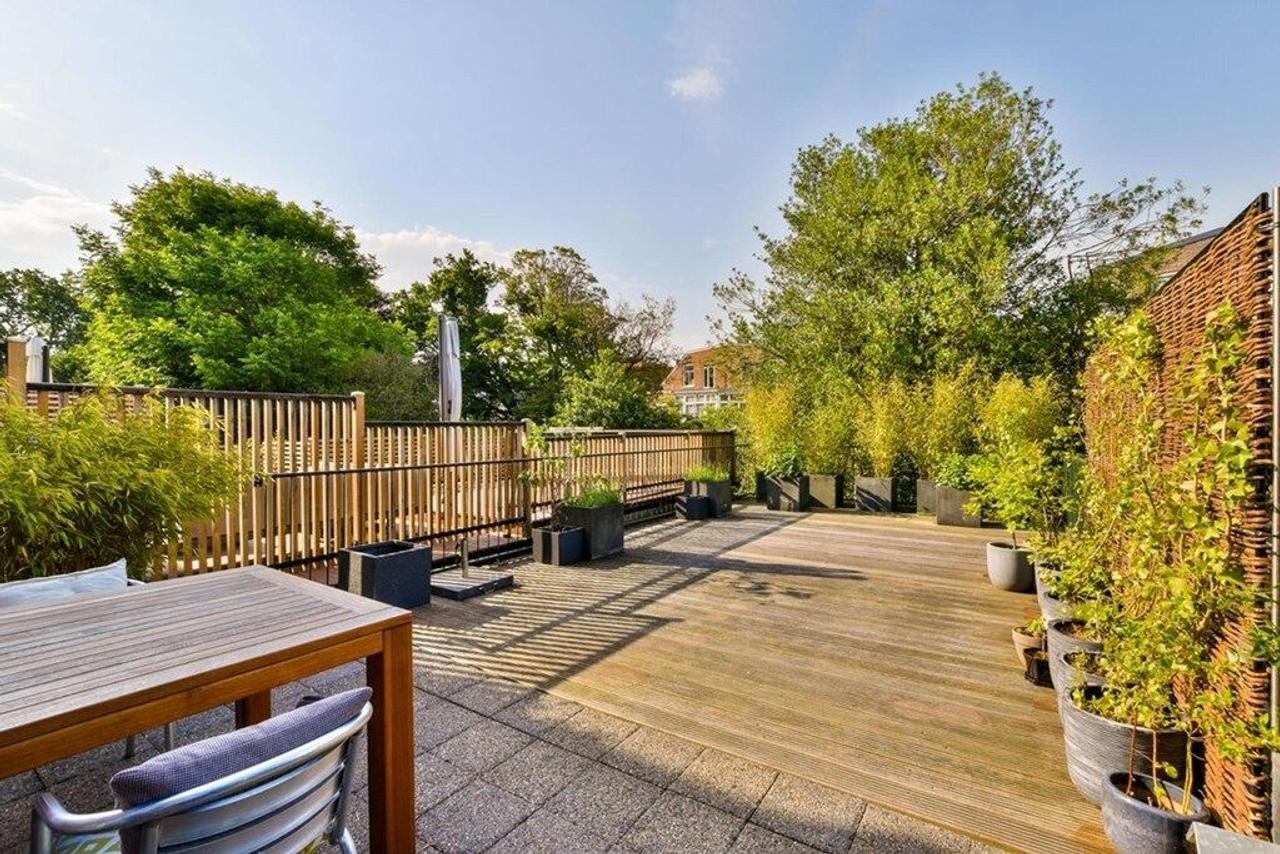 110m² upper-floor apartment with roof terrace - Image 6