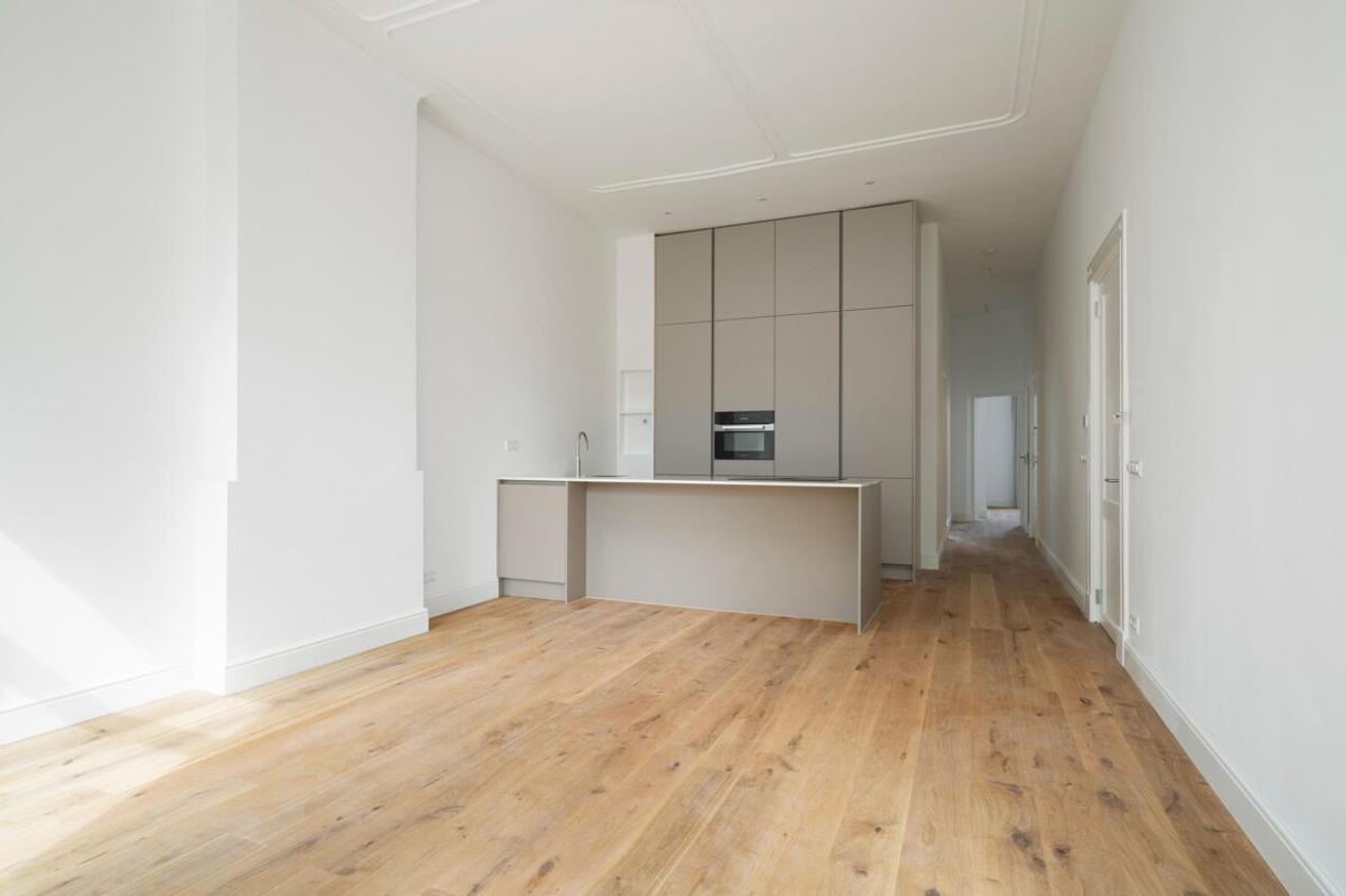 85 m² met hoog plafond in Oud-Zuid - Afbeelding 1