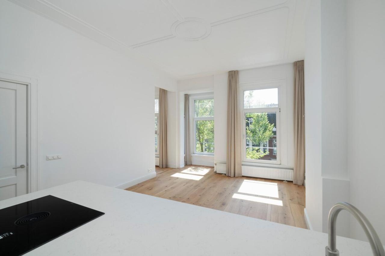 85 m² met hoog plafond in Oud-Zuid - Afbeelding 2