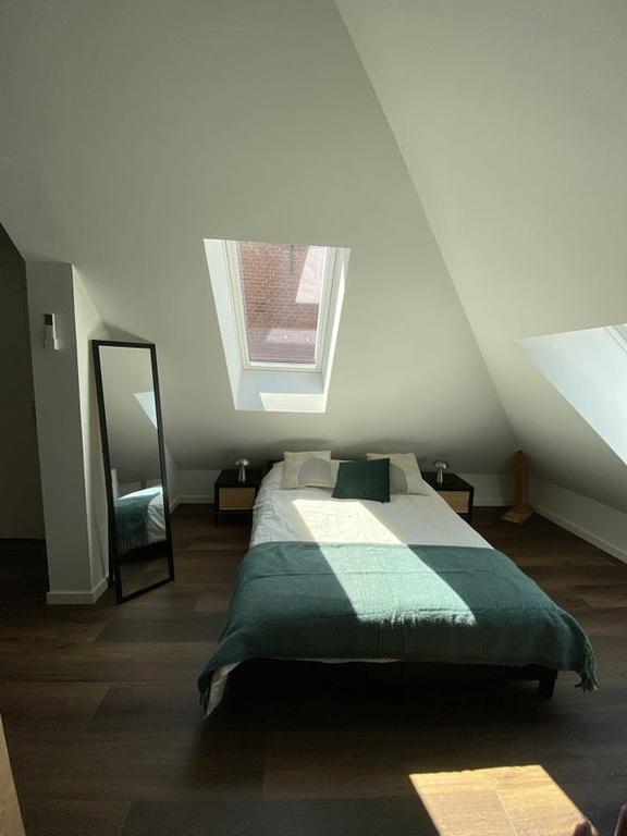 Furnished 1-bedroom apartment with balcony - Image 3