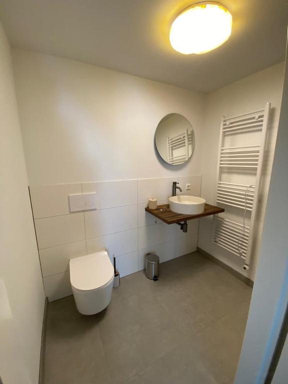 Furnished 1-bedroom apartment with balcony - Image 4