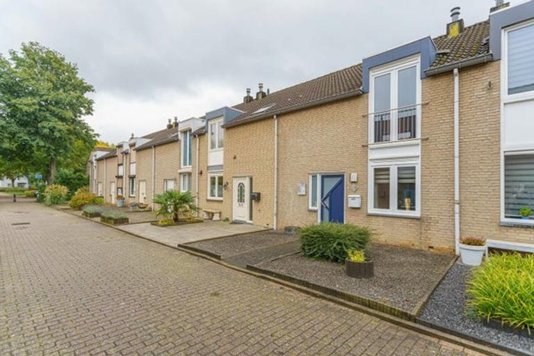 Vernieuwde tussenwoning met tuin op het zuiden in Heugem - Afbeelding 21
